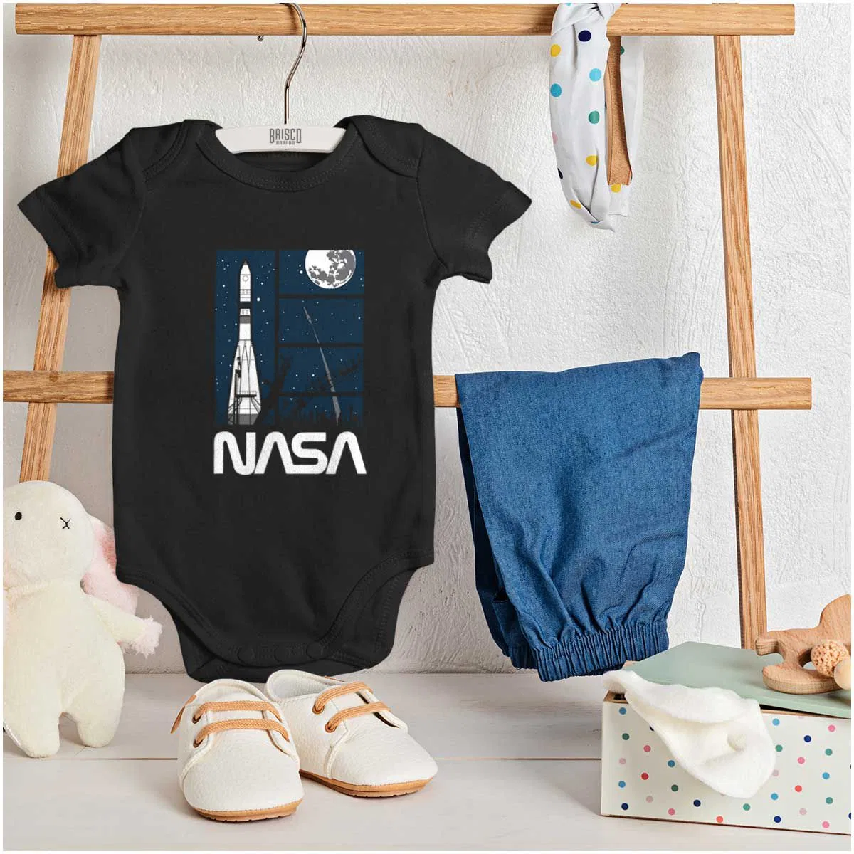 Детское боди-комбинезон с коротким рукавом NASA Night Sky Rocket Launch Comic Brisco Brands, Black — фото 3