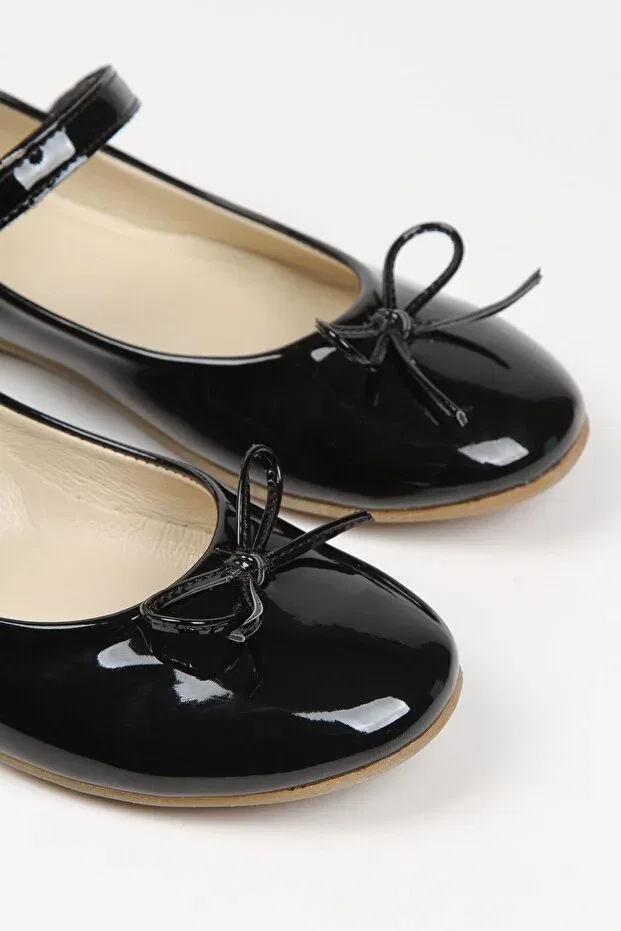 Детские балетки для девочек с коротким каблуком Paqpa, Black Patent Leather — фото 3