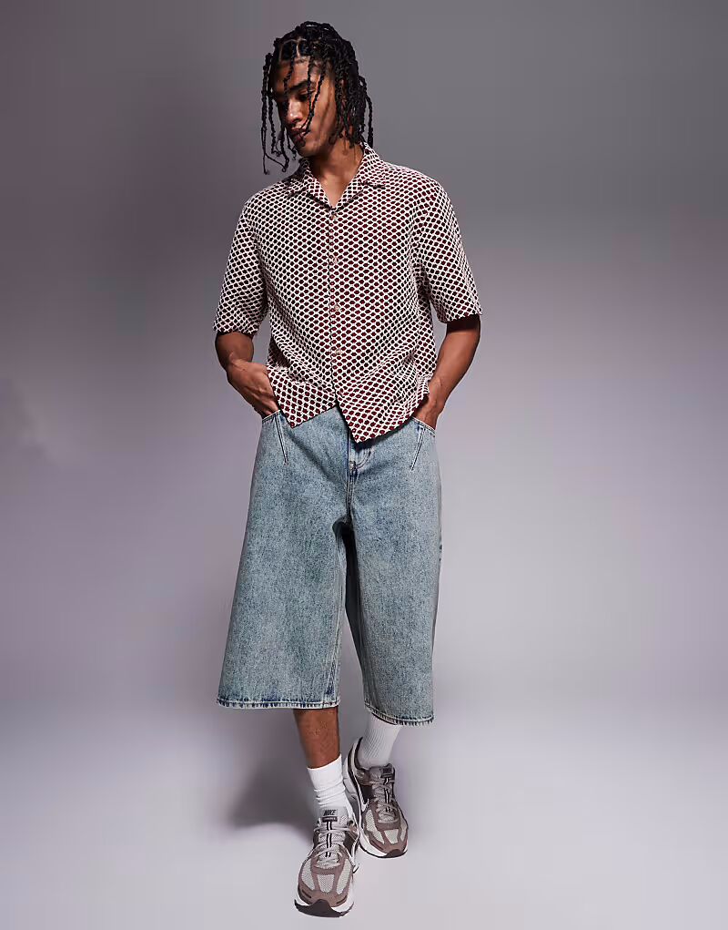

Удлиненные джинсовые шорты ASOS DESIGN с эффектом кислотной стирки и складками