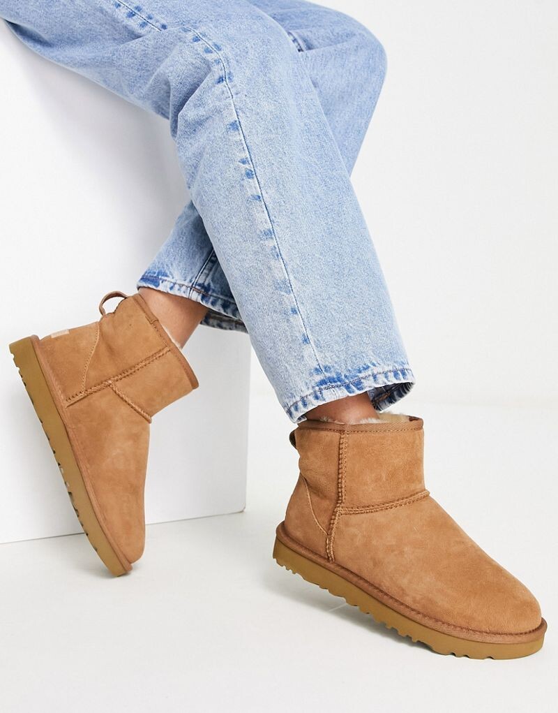 

Коричневые ботинки UGG classic mini ii