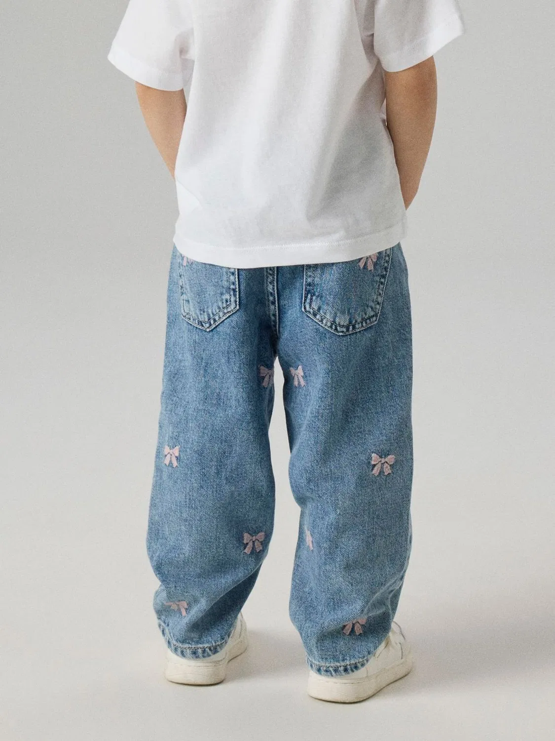 Джинсы Mom Fit с вышивкой бантом Name It, синие — фото 2
