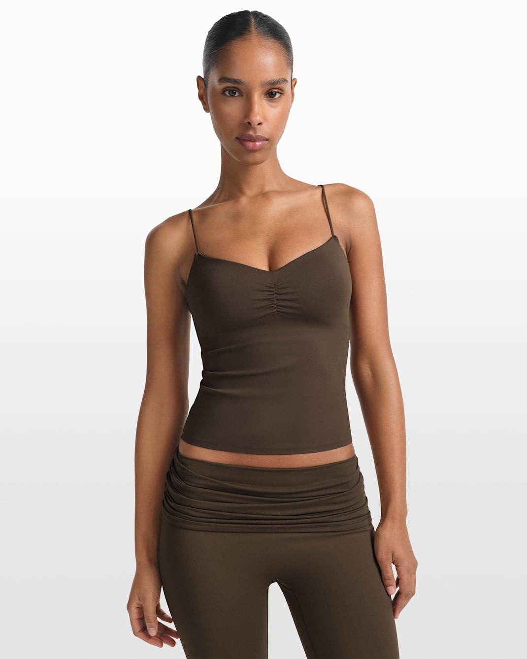 

Топ Nike x SKIMS Matte Women's Shirred Tank, коричневый