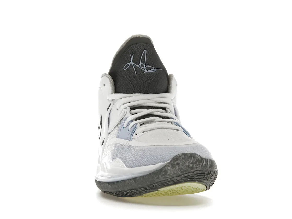 Детские кроссовки для баскетбола с дизайном Smoke And Mirrors Nike Kyrie Infinity, White/Light Marine/Medium Blue/Iron Gray — фото 2