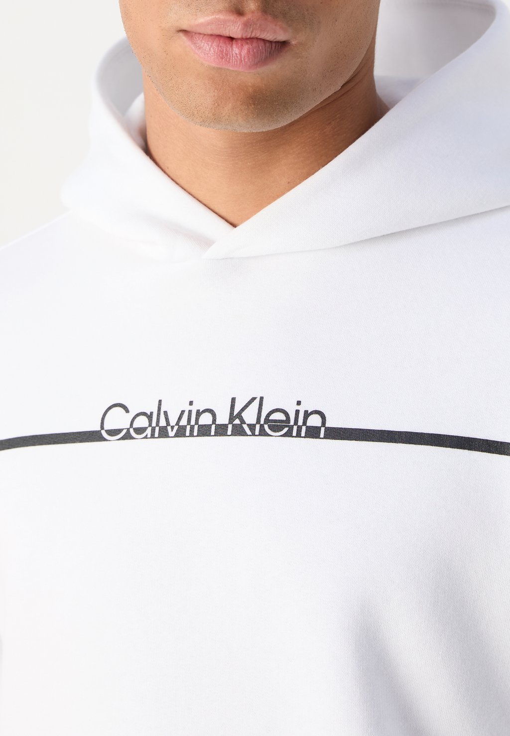 

Толстовка SPLIT LINE LOGO HOODIE Calvin Klein, белый