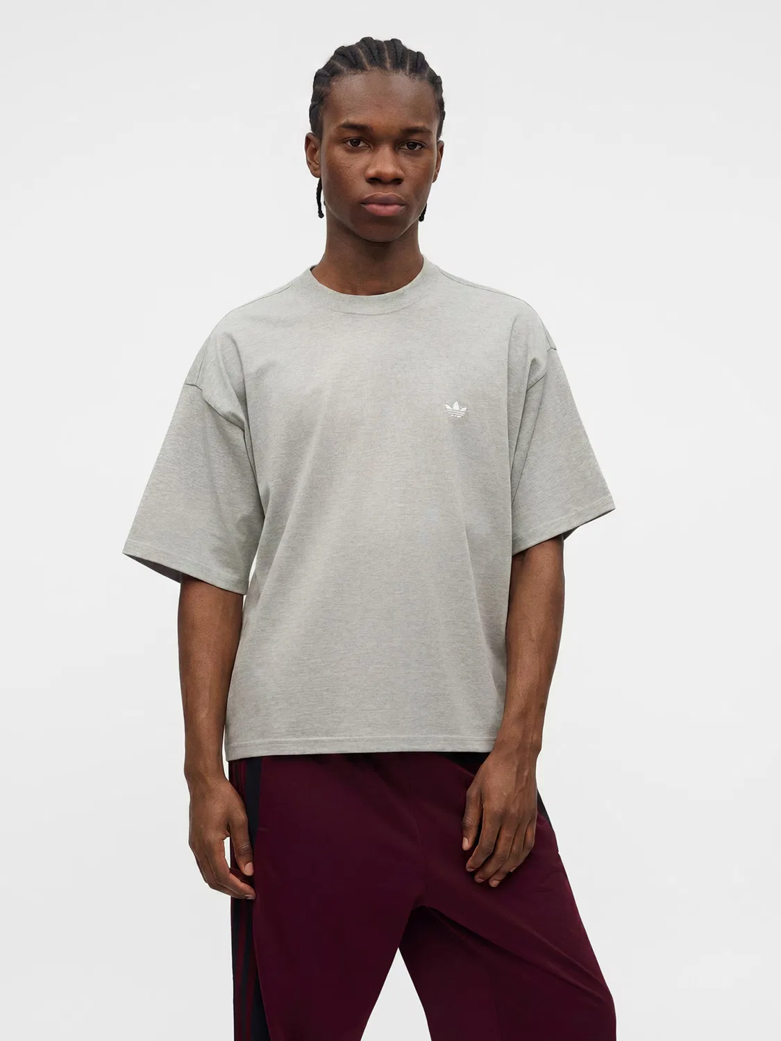 Футболка Adidas Originals ESS серого цвета — фото 4
