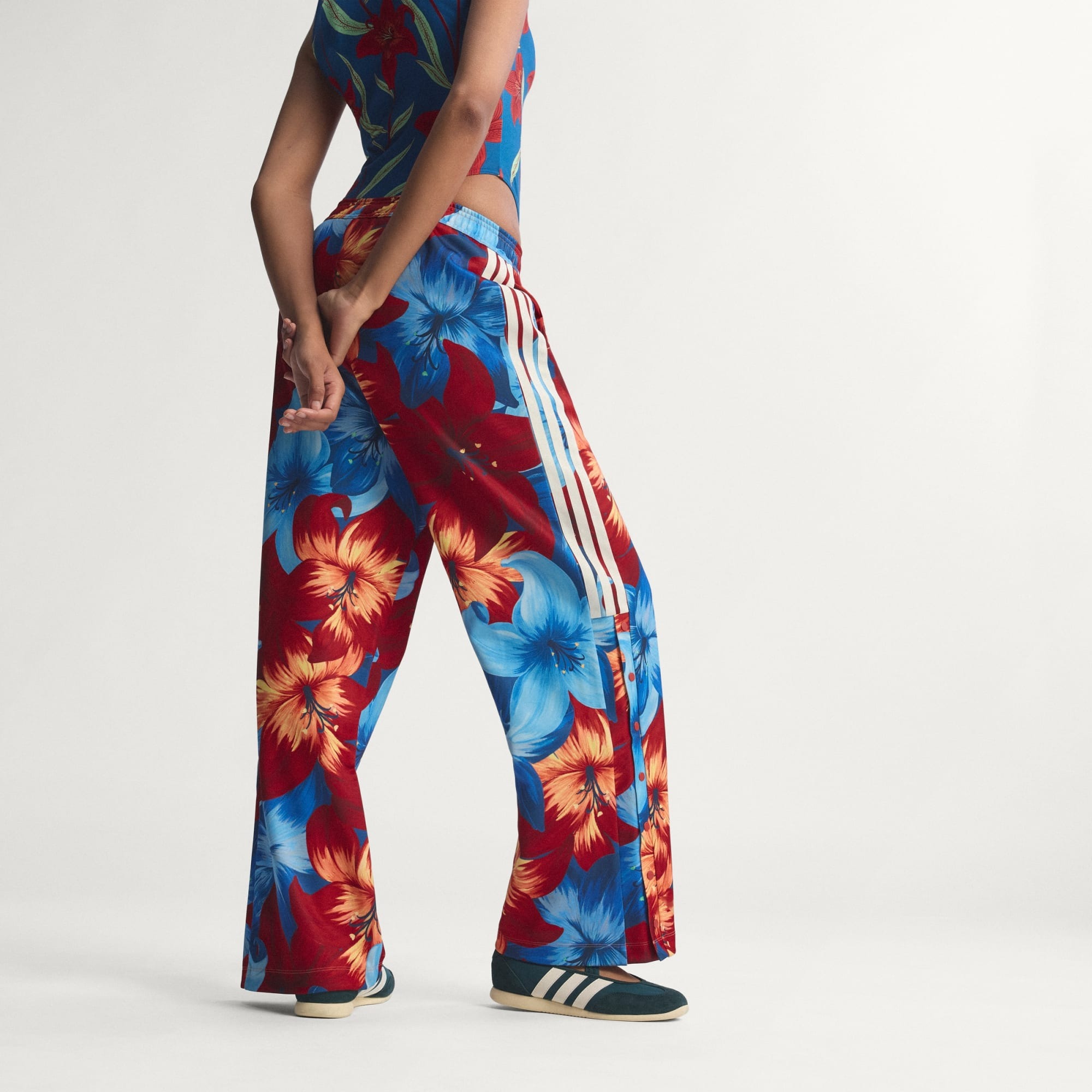 Спортивные брюки Adidas X Farm Rio House Of Tiro Track, красный/голубой — фото 3
