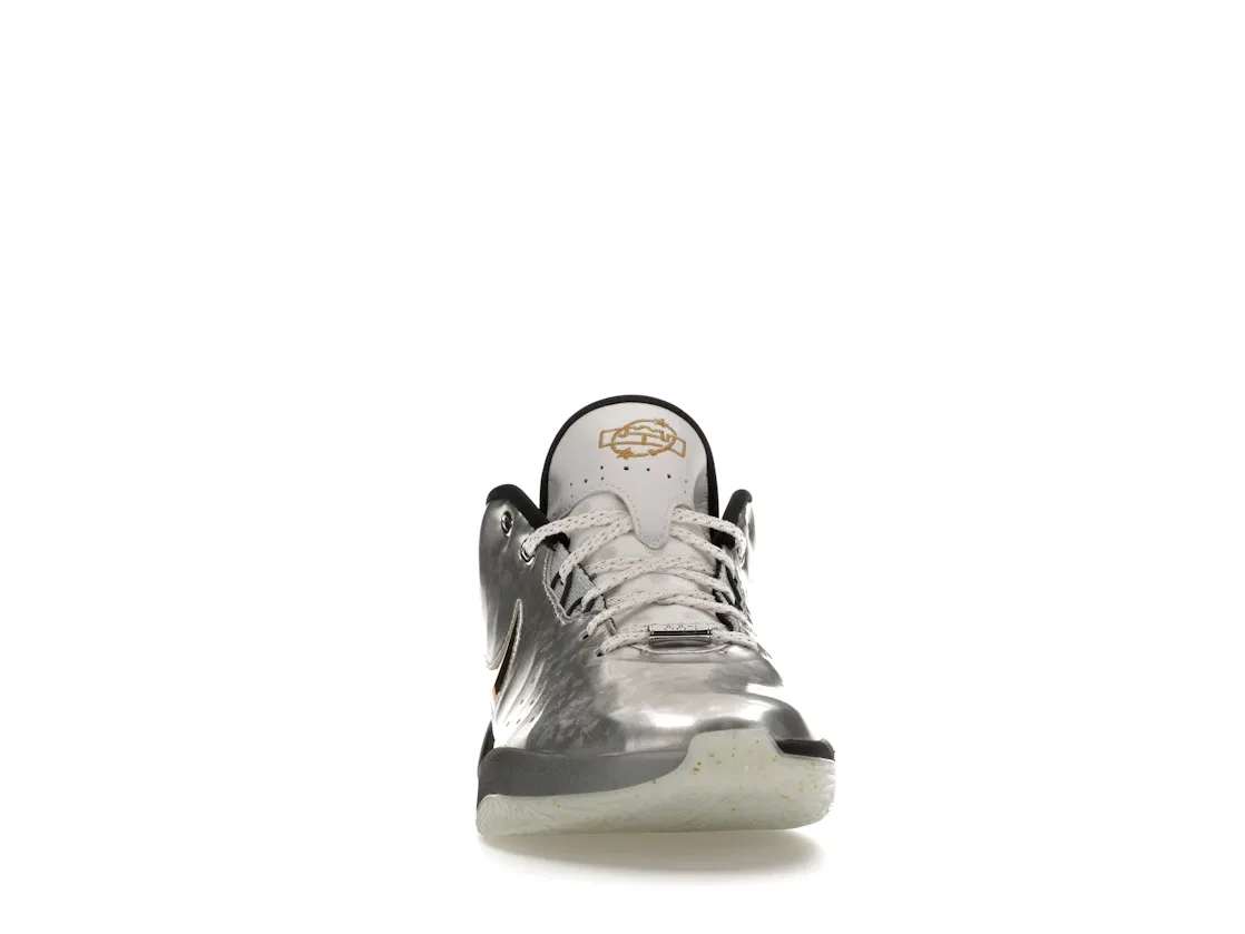 Детские кроссовки для мальчиков баскетбольные Nike LeBron 21 SE, Metallic Silver/Metallic Gold/Black/University Red — фото 2