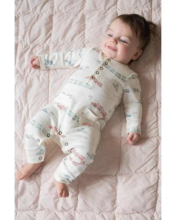 Детский комбинезон для мальчиков с принтом Henley Printed Patch Pocket Romper Pehr, Locomotive — фото 4