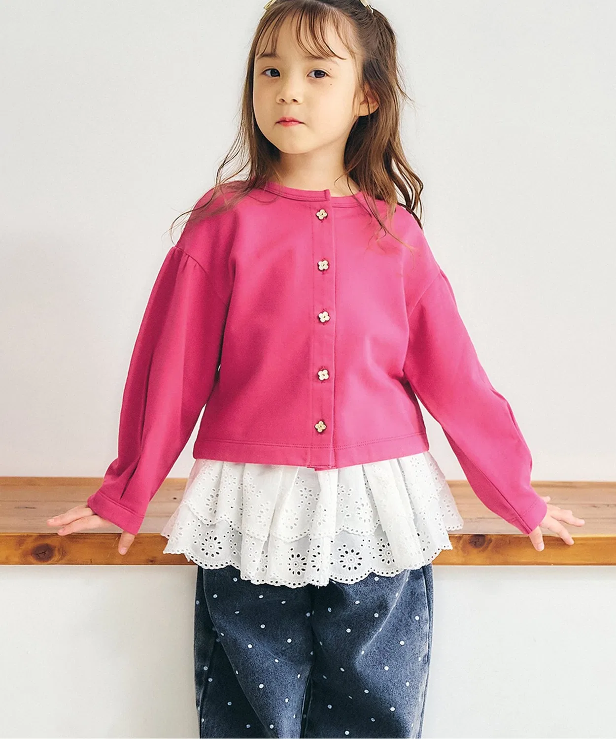 Детский кардиган с цветочными пуговицами, с коротким рукавом, модель Flower Button Short Cardigan, apres les cours, Розовый