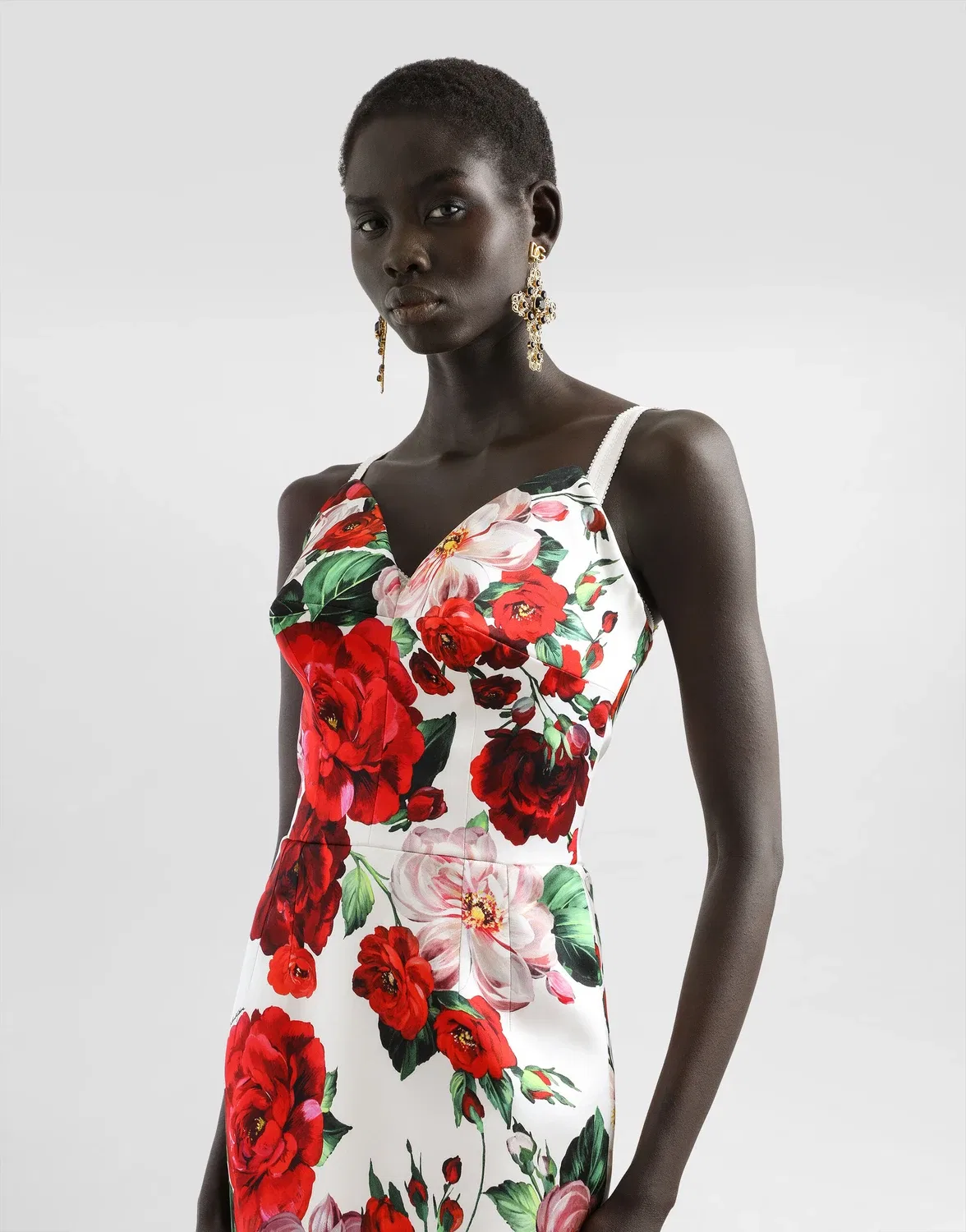 Атласное платье без бретелек длиной до икр с принтом роз Dolce & Gabbana, белый — фото 4