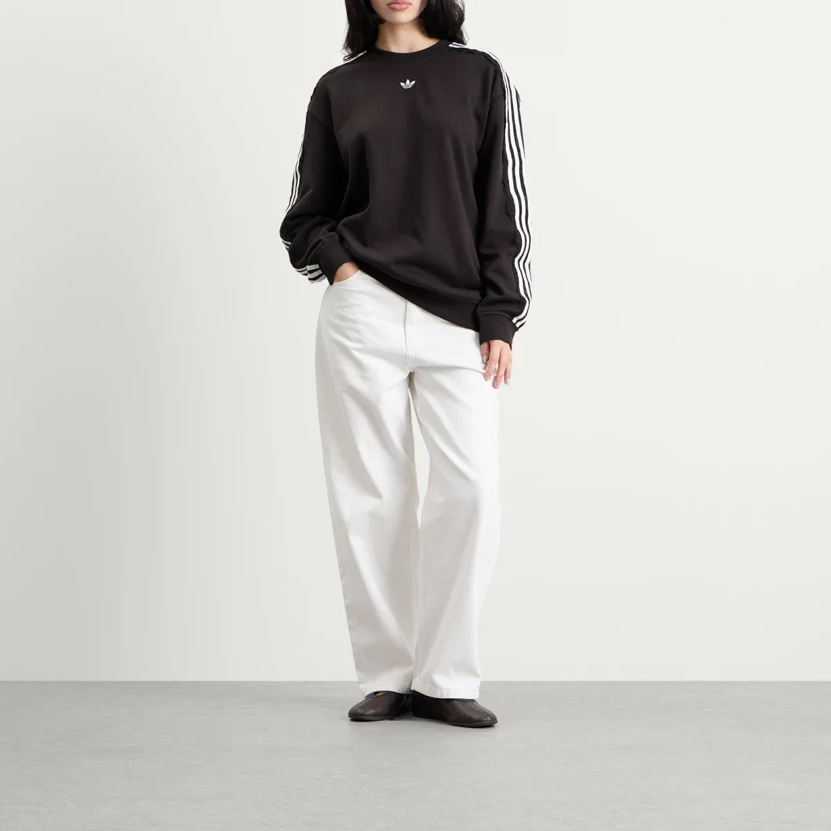 Женский свитшот с кружевными вставками Lace 3 Stripe Crew Adidas, Night Brown — фото 4