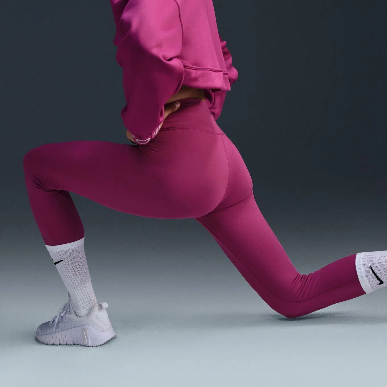 Женские леггинсы с высокой талией Nike One, Цвет Violett — фото 4