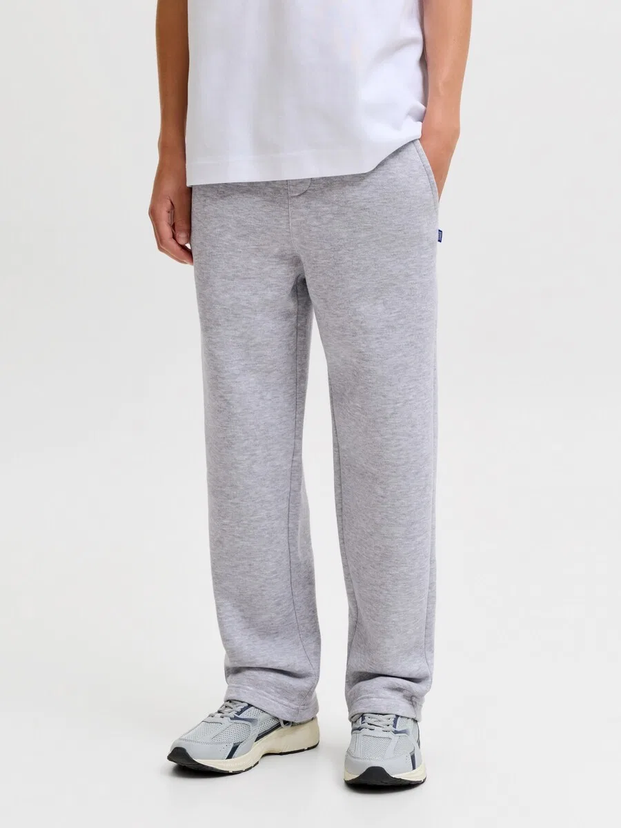 Детские брюки свободного кроя Jack & Jones Junior 'JPSTKane Bradley' в серо-пятнистом цвете — фото 2
