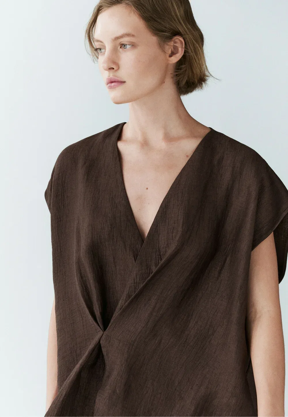Свободная кимоно-блузка из льняной смеси с перекрестным кроем Massimo Dutti, Dark Brown — фото 3