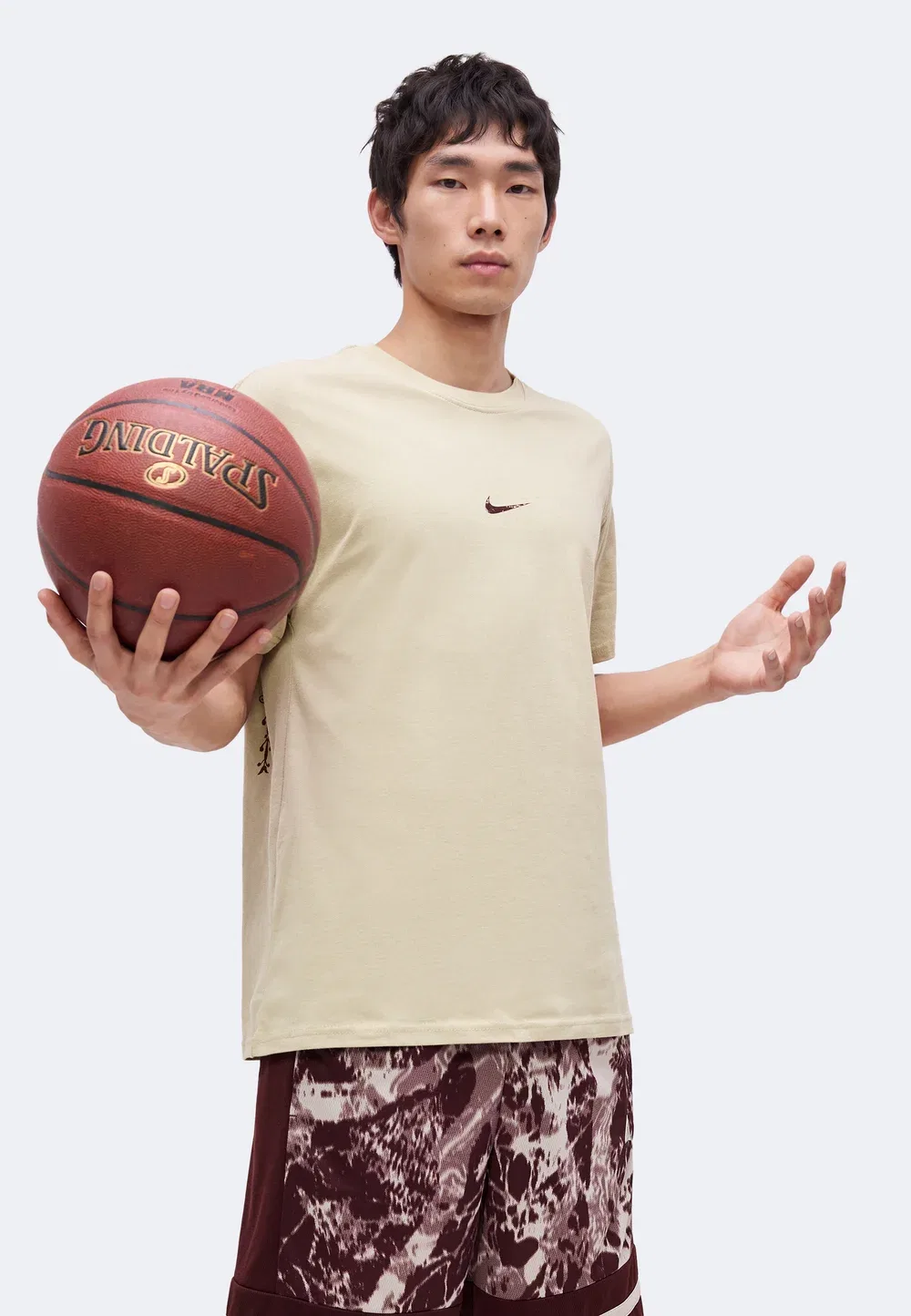 Футболка с принтом Tee m90 summit court Nike Performance, Desert Khaki — фото 4