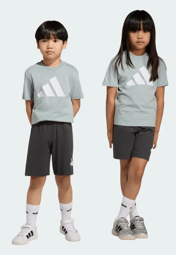 Комплект из футболки и шорт Essentials kinder унисекс - спортивные шорты Adidas Performance, мятный