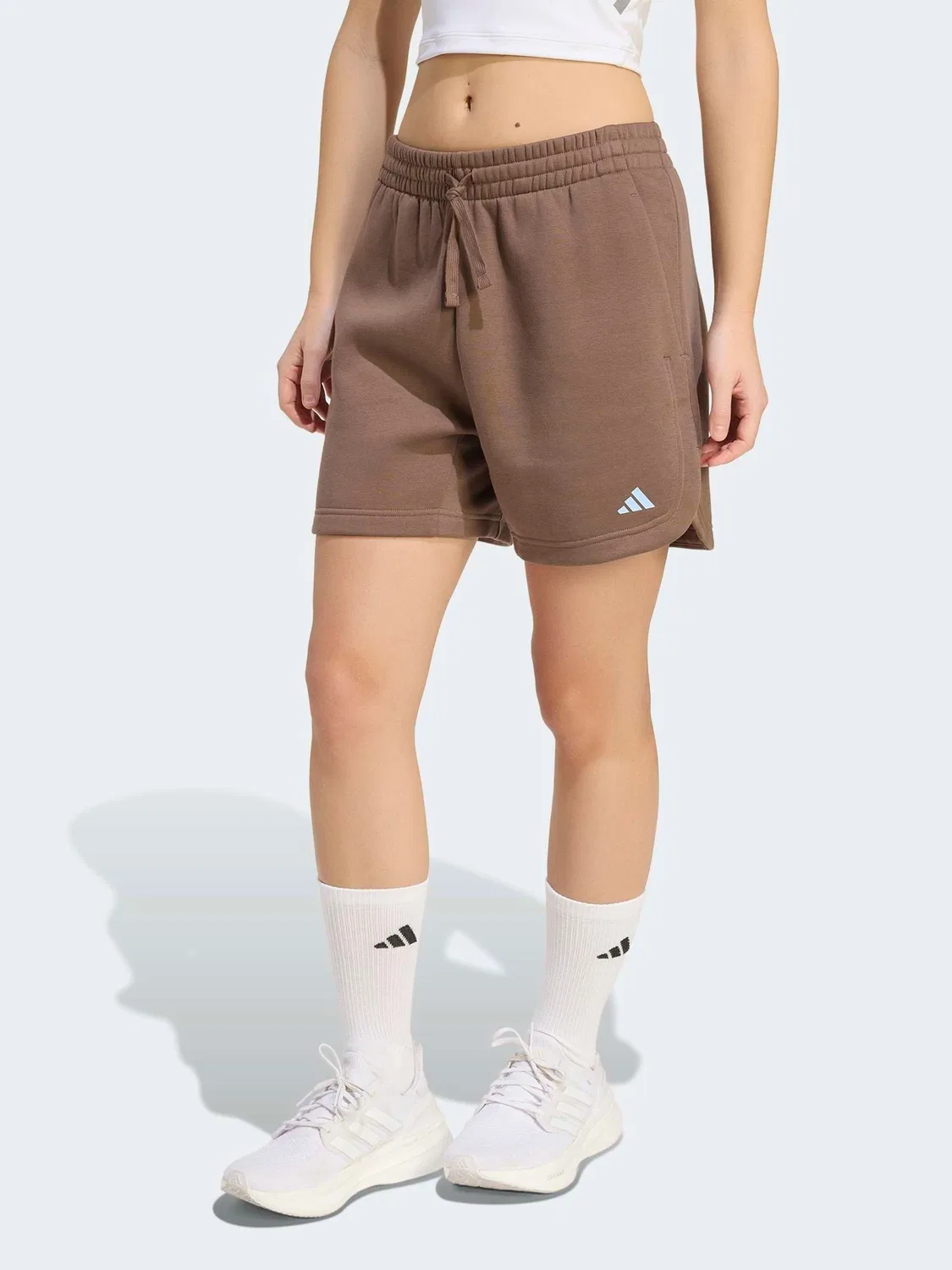 Шорты свободного кроя 3-Stripes Studio Fleece adidas, коричневый