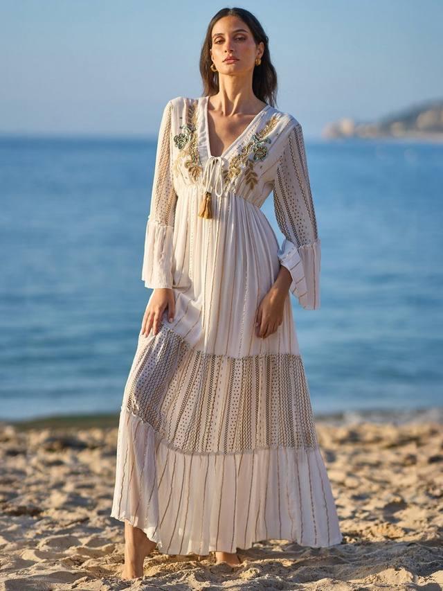 

Макси-платье с металлическими декоративными элементами Yumi, White