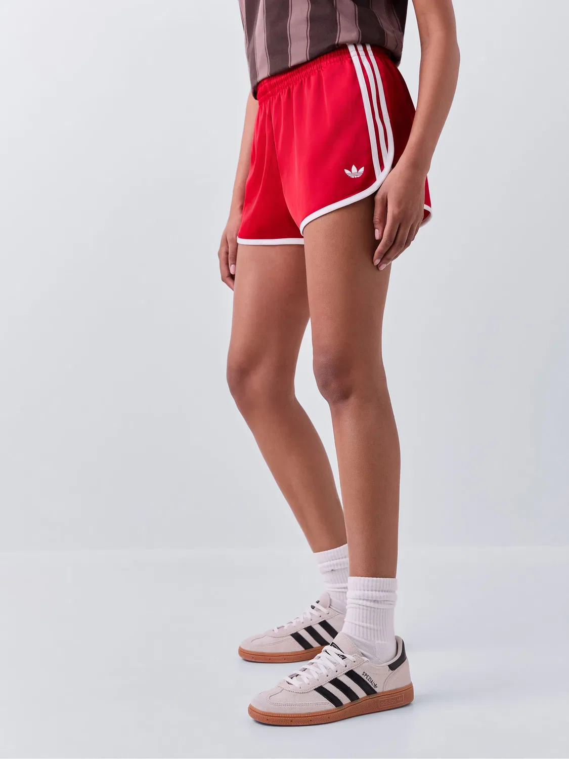 Шорты беговые с лампасами adidas originals, красные — фото 2