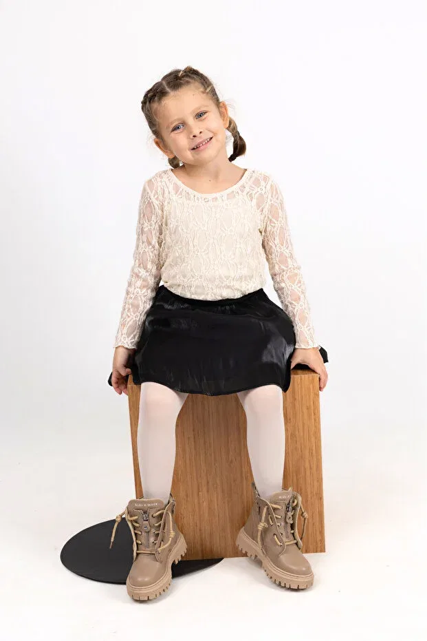 Детские ботинки для девочек на плоской подошве модели Rebecca mink girl's boots - laced and zippered Kids A More, Taupe — фото 3