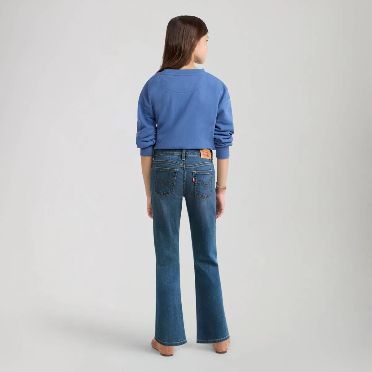 Классические джинсы-клеш для девочек 7-16 лет Levi's, Lapis Awe - Medium Wash — фото 3