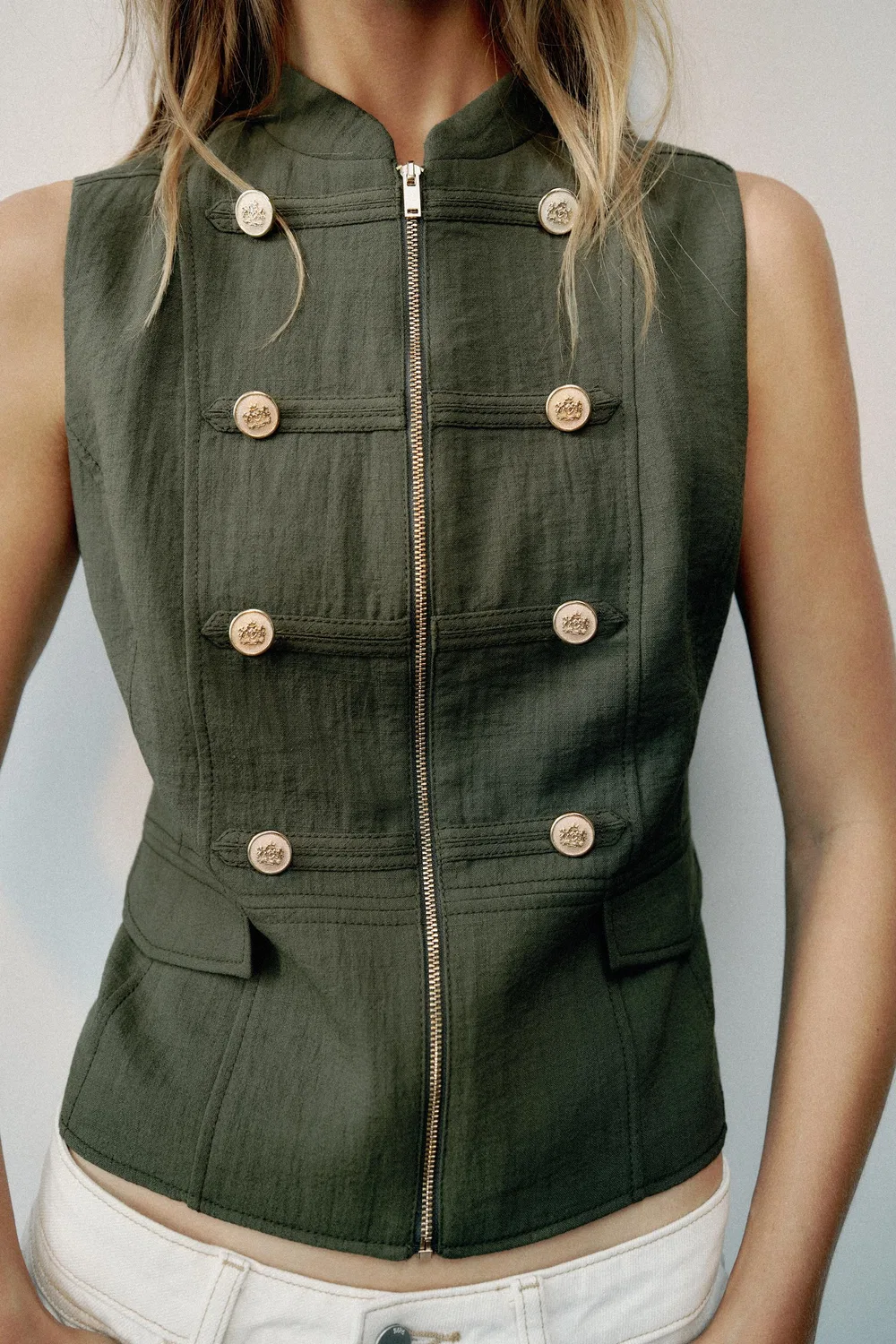 Жилет с застежкой-молнией и креплением типа "лягушка". ZARA, Dark khaki — фото 3
