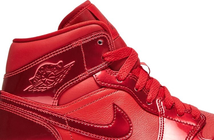 Кроссовки Wmns Air Jordan 1 Mid SE University Red Pomegranate, красный — фото 2