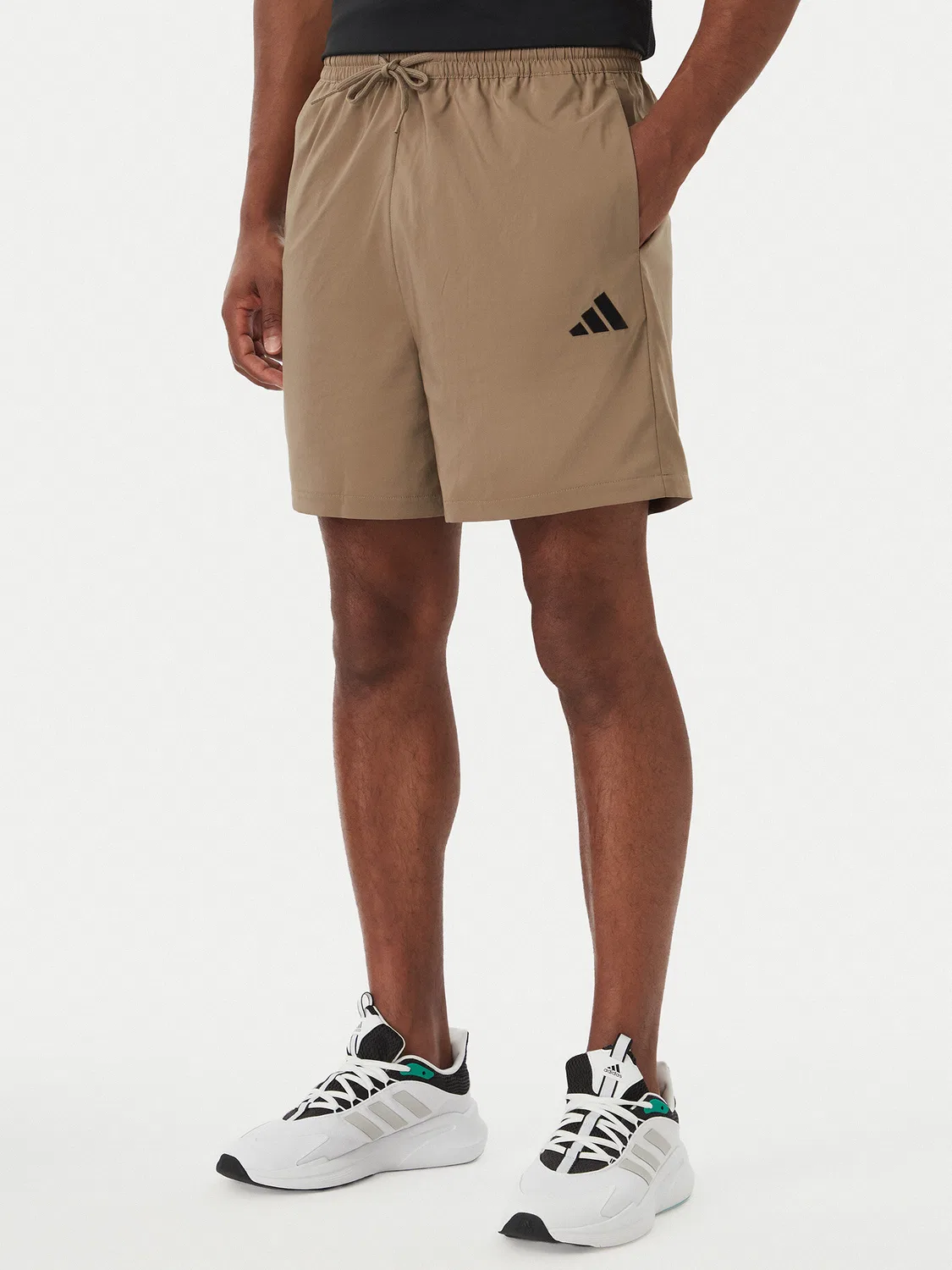 Мужские спортивные шорты стандартного кроя Essentials Small Logo Chelsea Adidas, темно-бежевый