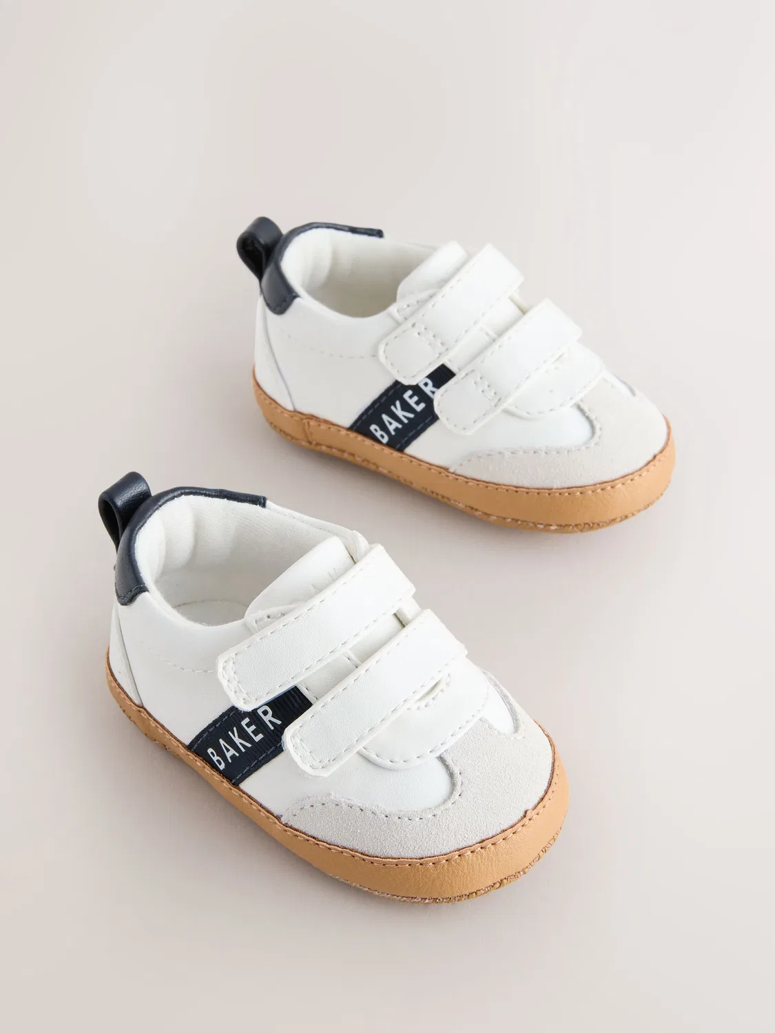 Кроссовки на манной подошве Baker by Ted Baker Baby Gum Sole Padders, белые — фото 2