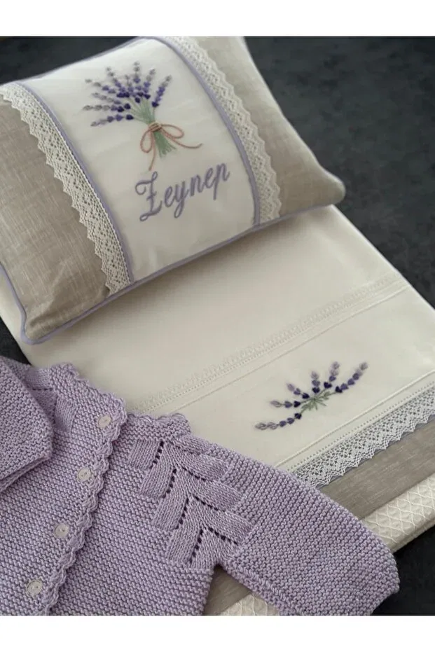 Детский кардиган с ажурной вязкой, комплект с шапкой, модель Knitwear openwork baby cardigan and hat set - hand knitted, Florijee, Lilac — фото 3