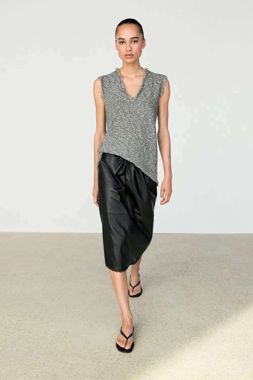 Топ Massimo Dutti Flecked-effect V-neck, серый меланж — фото 3