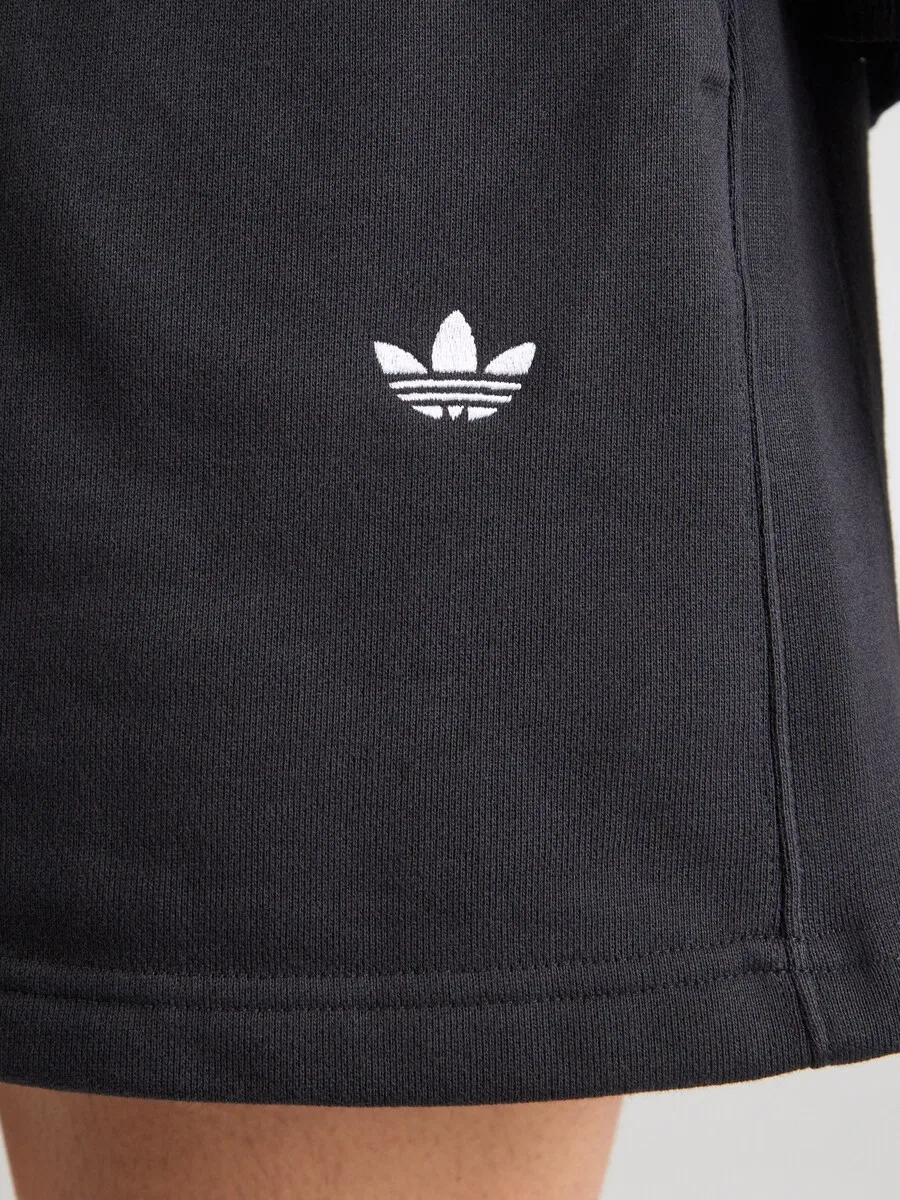 Шорты ADIDAS ORIGINALS с широкими штанинами 'ESS FT' черного цвета — фото 2