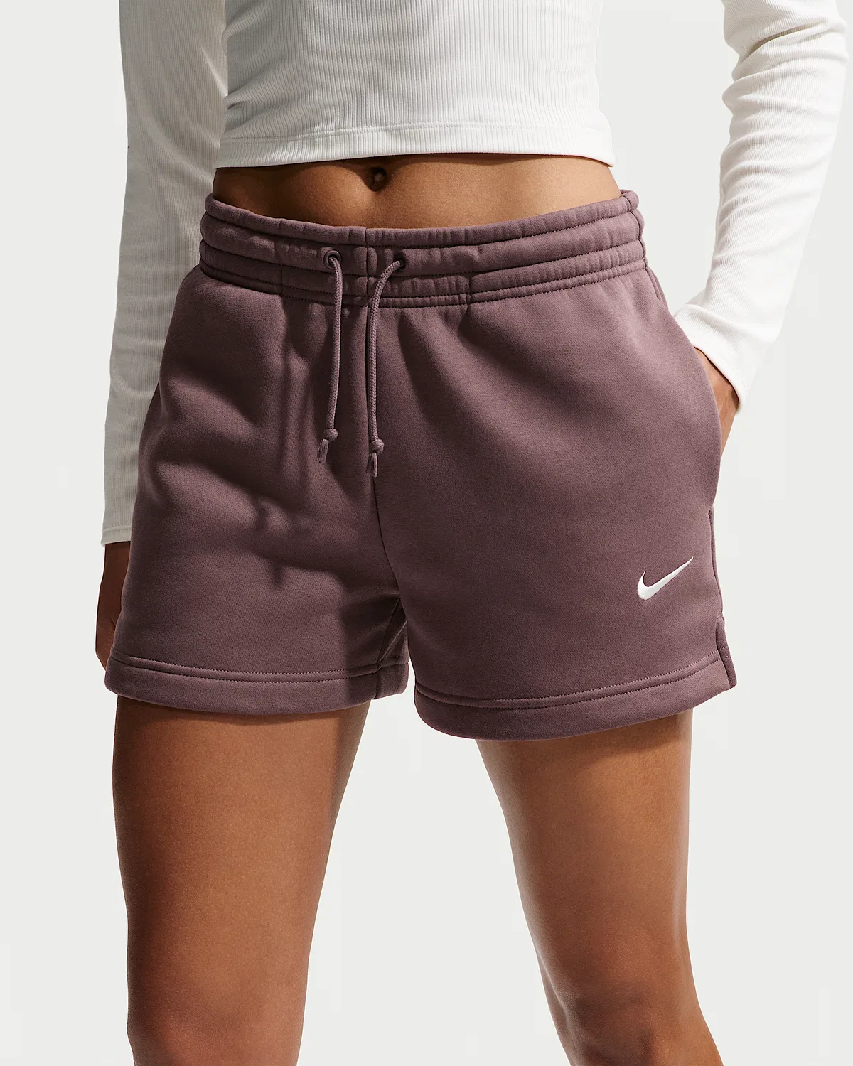 Женские шорты Nike Sportswear Phoenix Fleece со средней посадкой, длина 4", Tattoo/Sail — фото 2