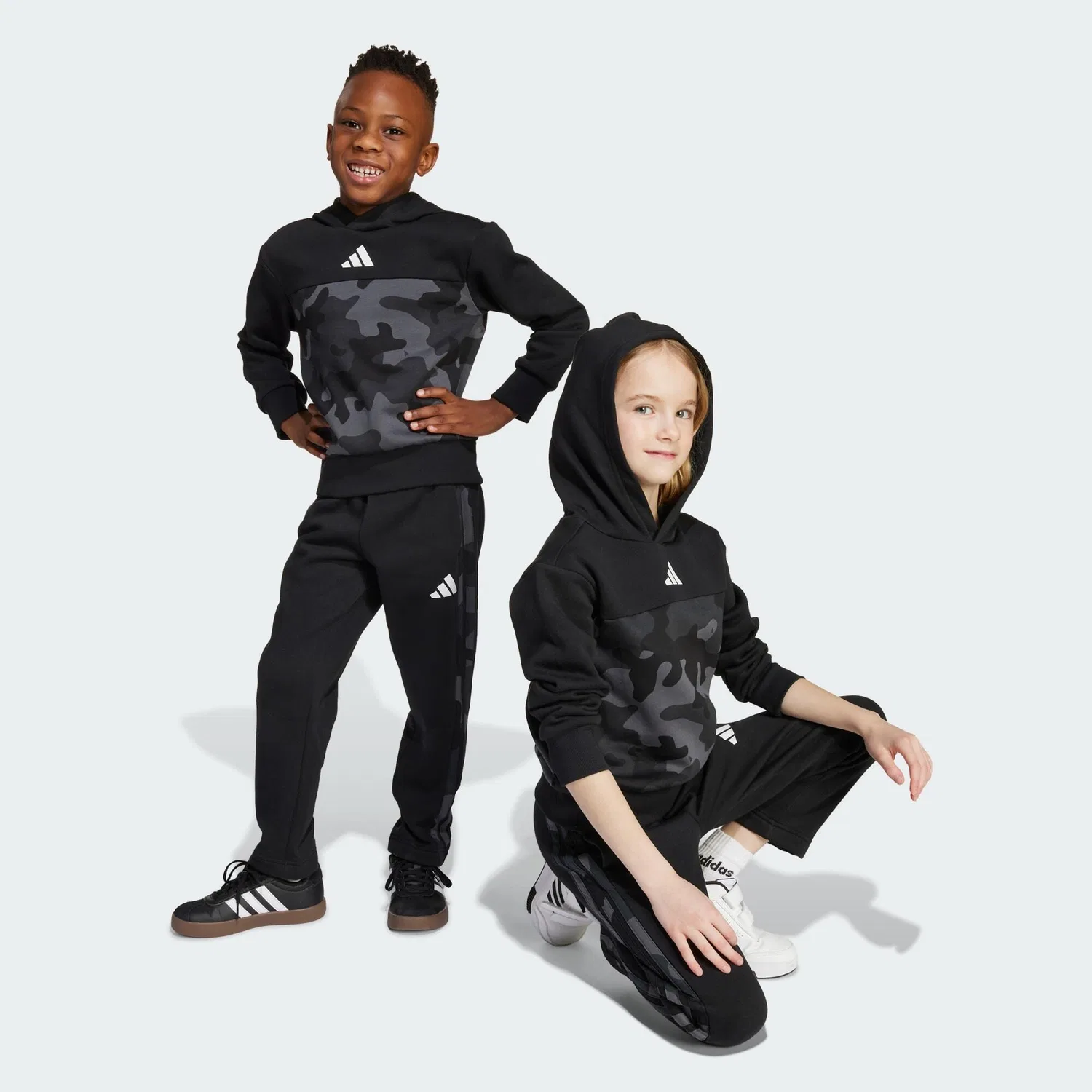 Детский спортивный костюм с камуфляжным принтом Seasonal Essentials Camo Fleece, Adidas, Цвет Черный / Белый