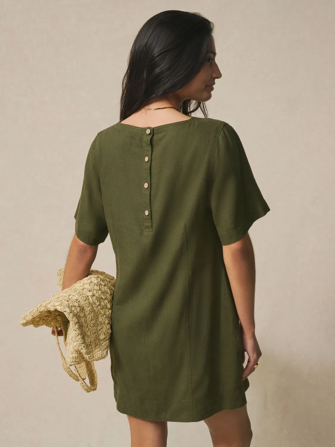 Платье-футболка мини с пуговицами на спине, Khaki Green Next — фото 2