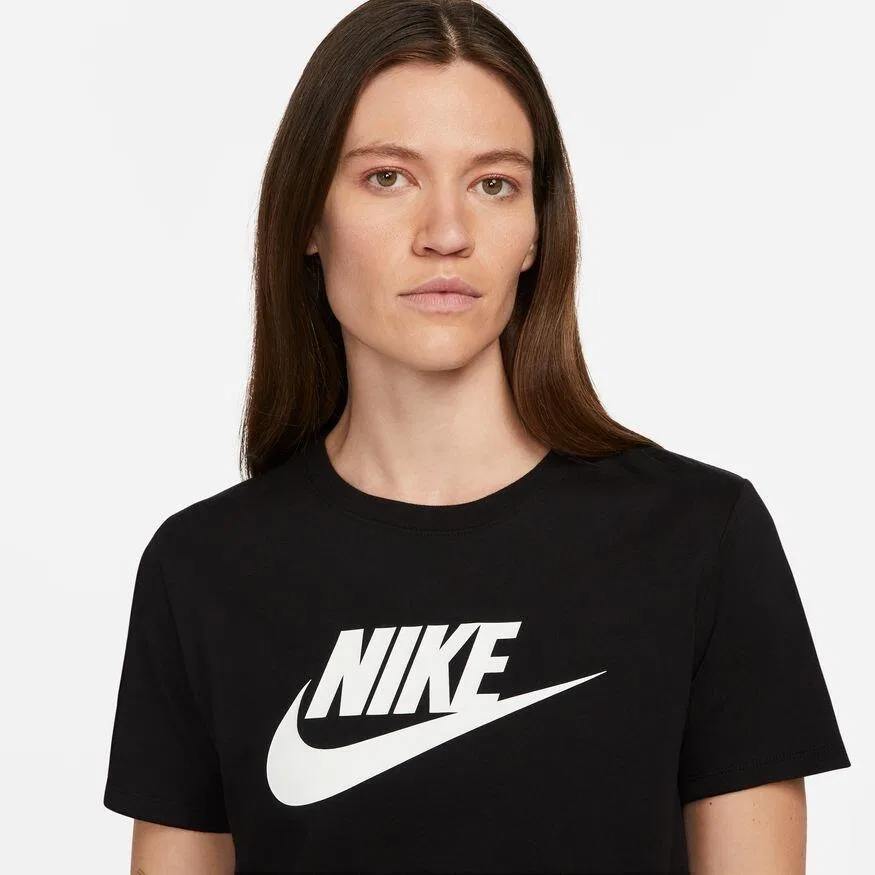 Женская хлопковая футболка Nike Sportswear Club Essentials, Schwarz — фото 3
