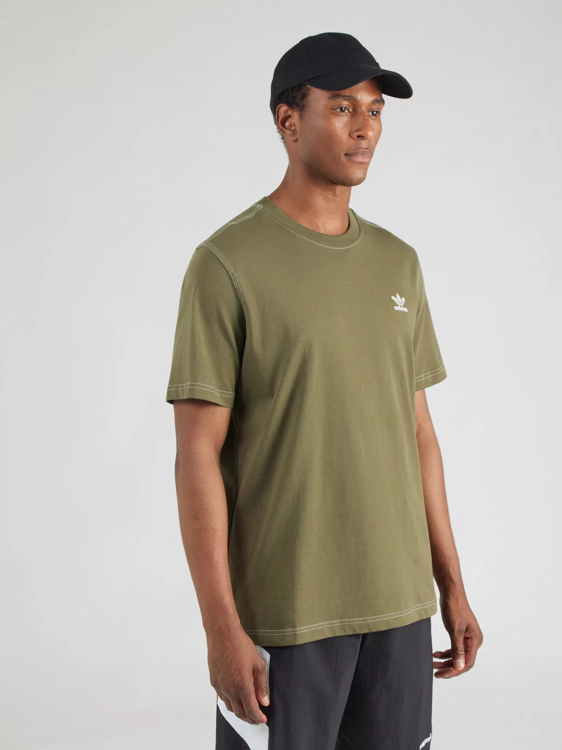 Футболка Adidas Originals Essential, зеленый — фото 3
