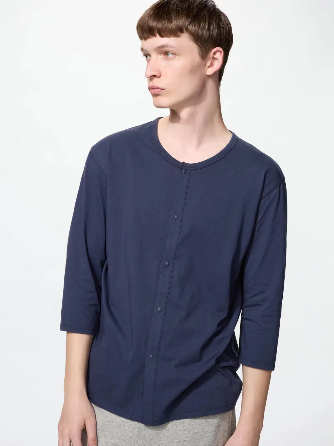 Футболка Uniqlo Airism, с круглым вырезом и застежкой спереди, темно-синий