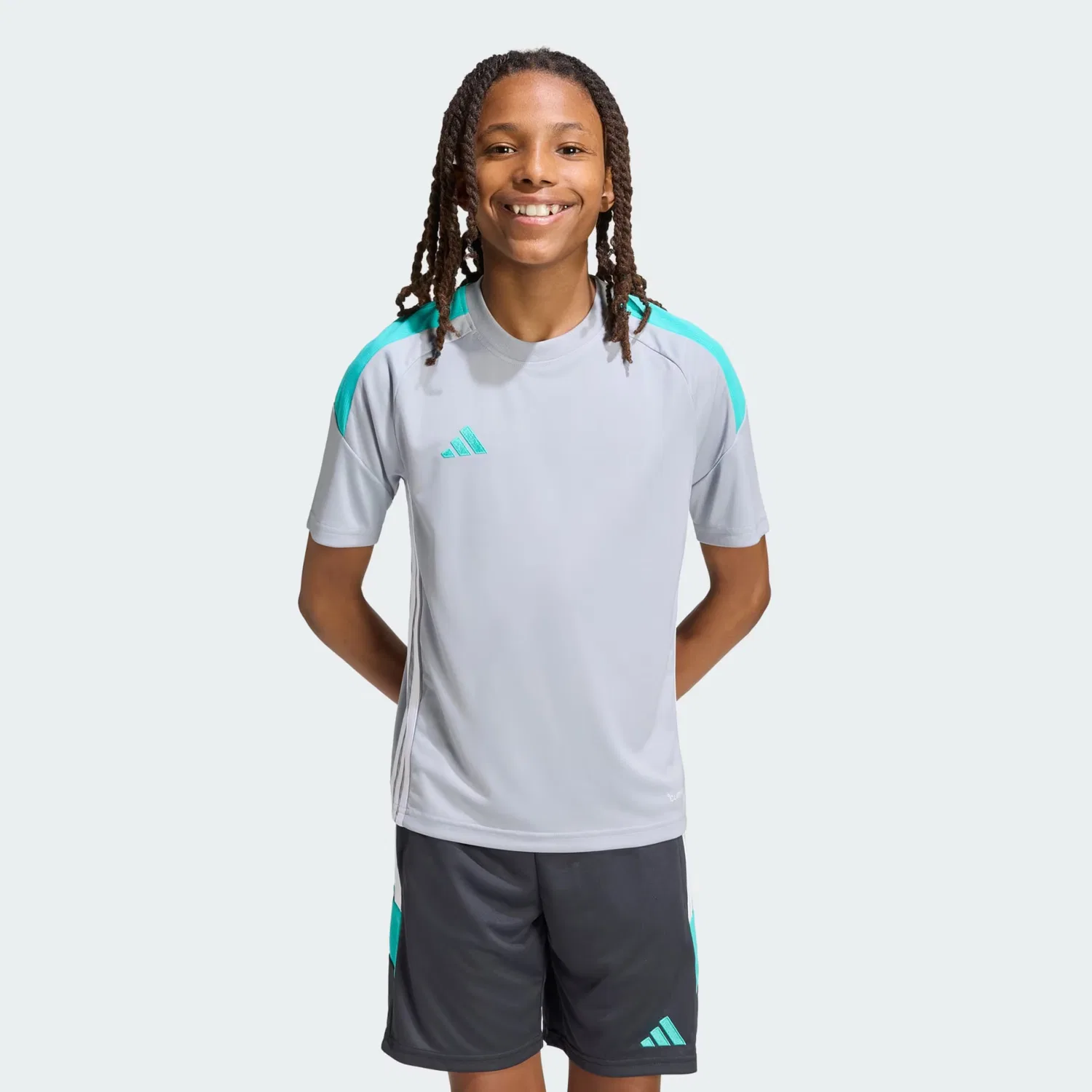 Спортивная футболка Adidas Performance Shirt Tiro 26 Essentials серебристо-серого цвета — фото 4