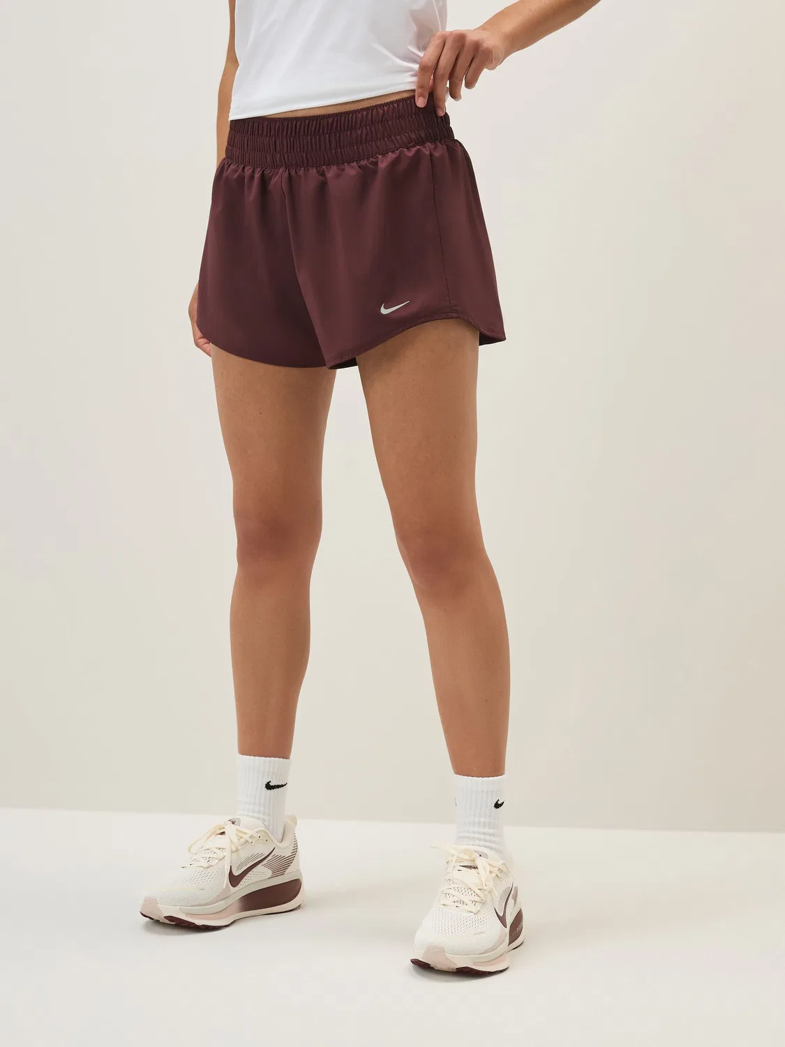 Шорты Nike Burgundy Crush One Dri-FIT со средней посадкой, 3 дюйма, на подкладке
