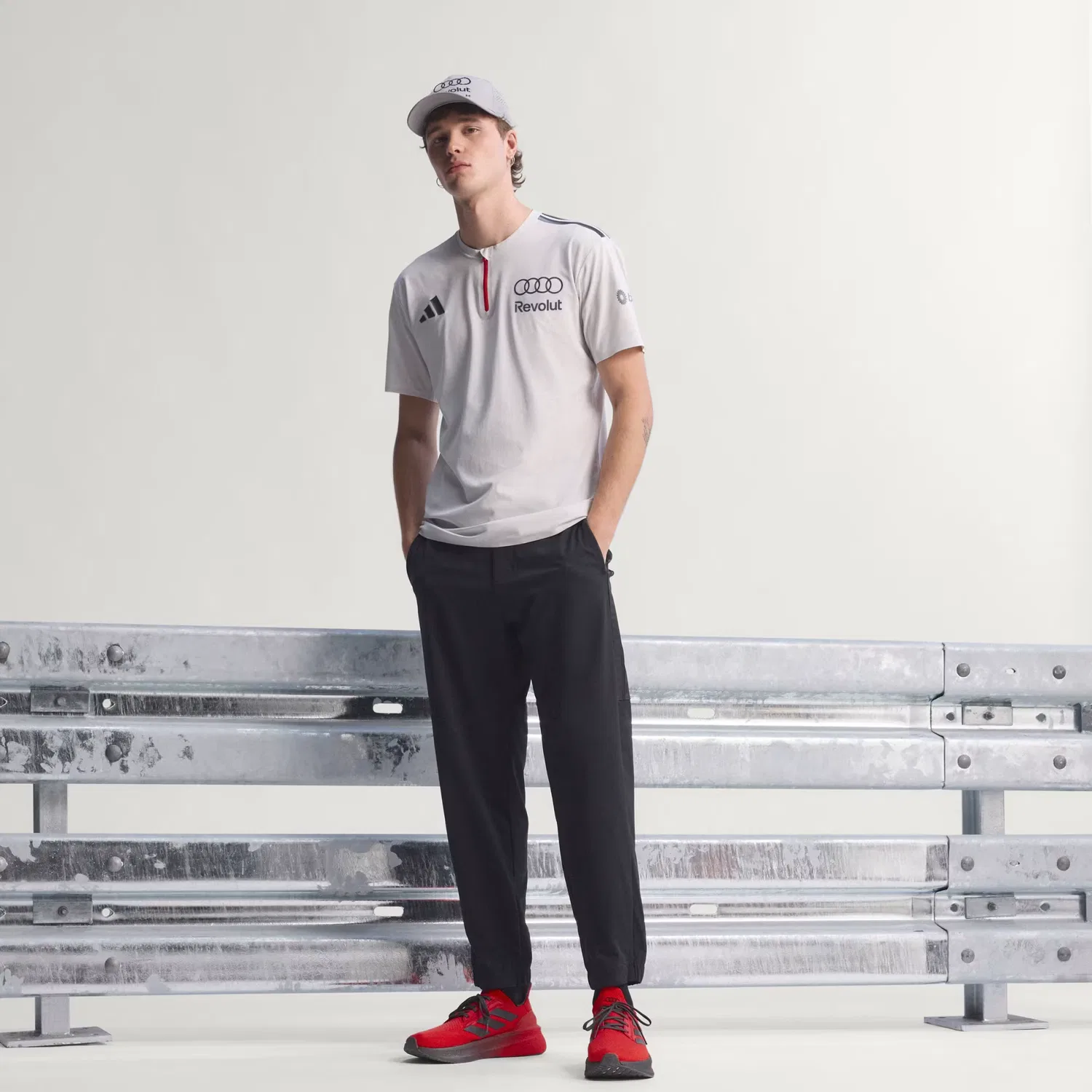 Мужское поло с коротким рукавом Audi Revolut F1 Team Engineers & Marketing Adidas Performance, Chalk Pearl/Iron Metallic — фото 3