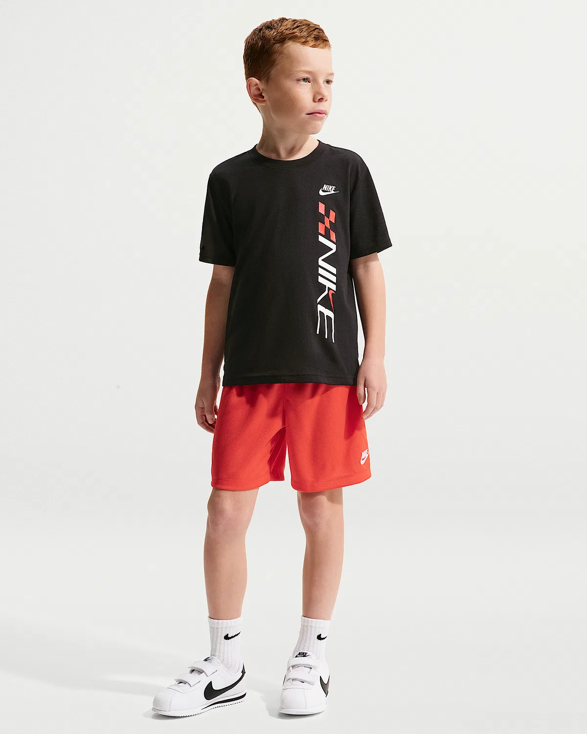 Детский набор из двух предметов: шорты из сетки Victory Lap Nike Sportswear, Red