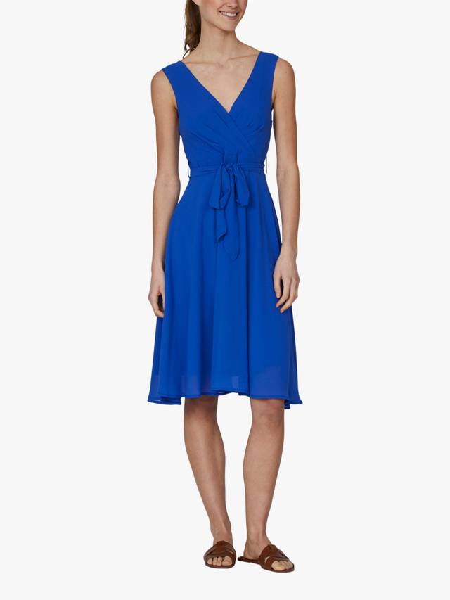 

Классическое платье с расклешенным силуэтом и запахом Sisters Point