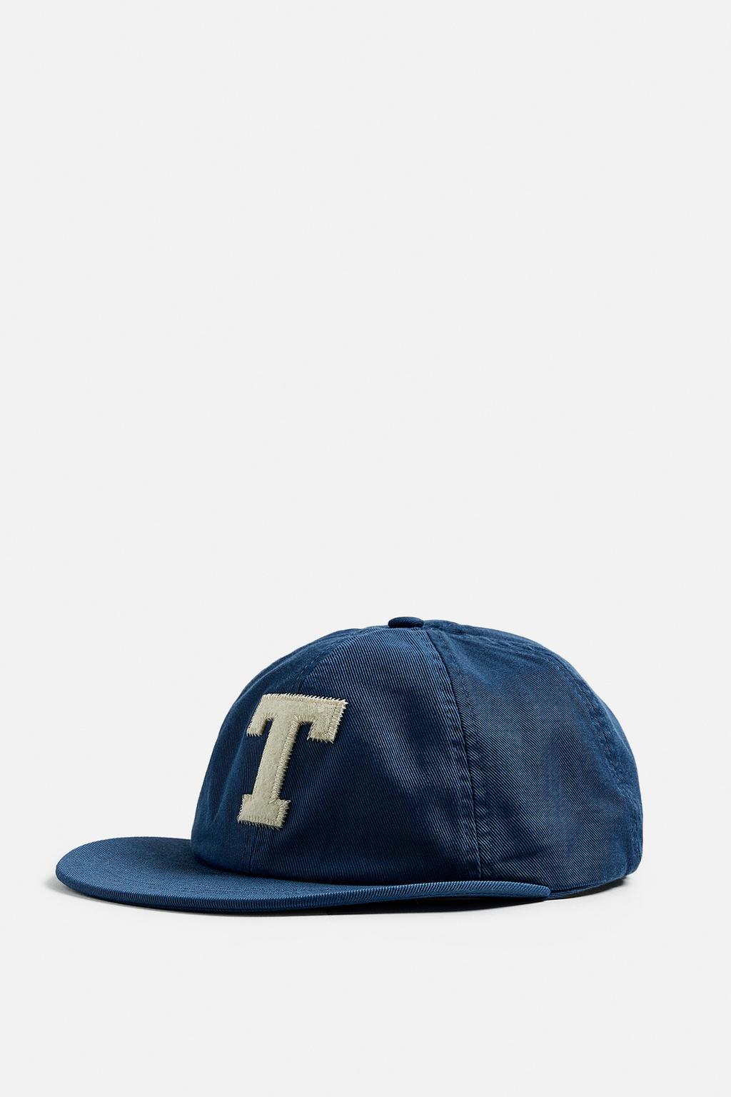 

Шапочка с плоским козырьком и нашивкой ZARA, синий