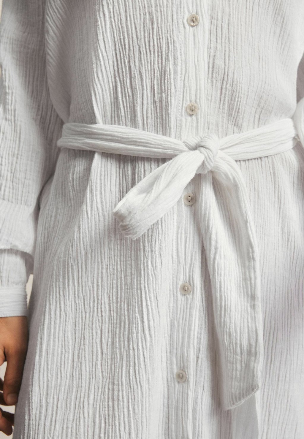 Платье макси REGULAR FIT - TEXTURED CRINKLE COVER Next, белый — фото 3