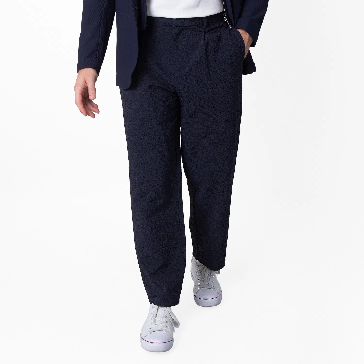 Брюки чинос с защипами Seersucker Pleated-Waist Chinos Pants Emporio Armani, Blu Navy — фото 4