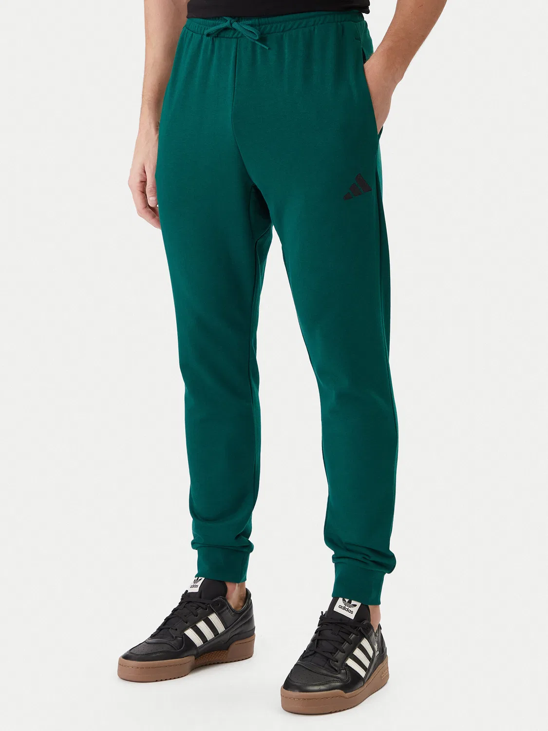 Мужские спортивные штаны стандартного кроя Essentials Feel Cozy Adidas, зеленый