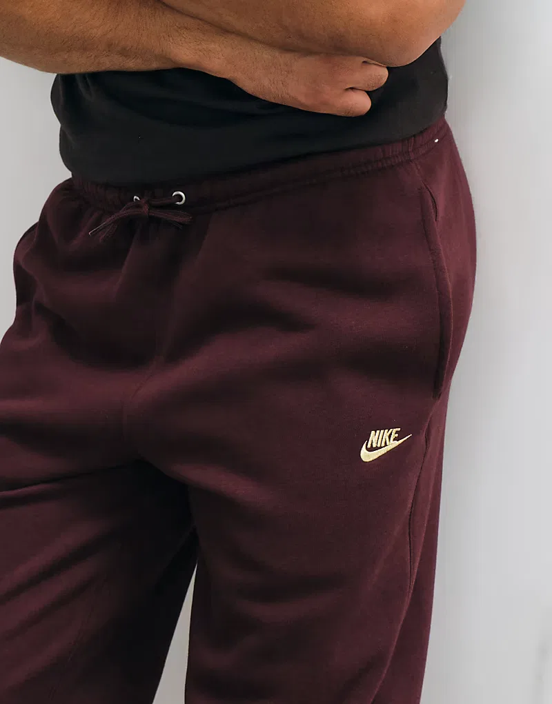 Спортивные брюки Nike Club с расстегнутым низом, бордовый — фото 4