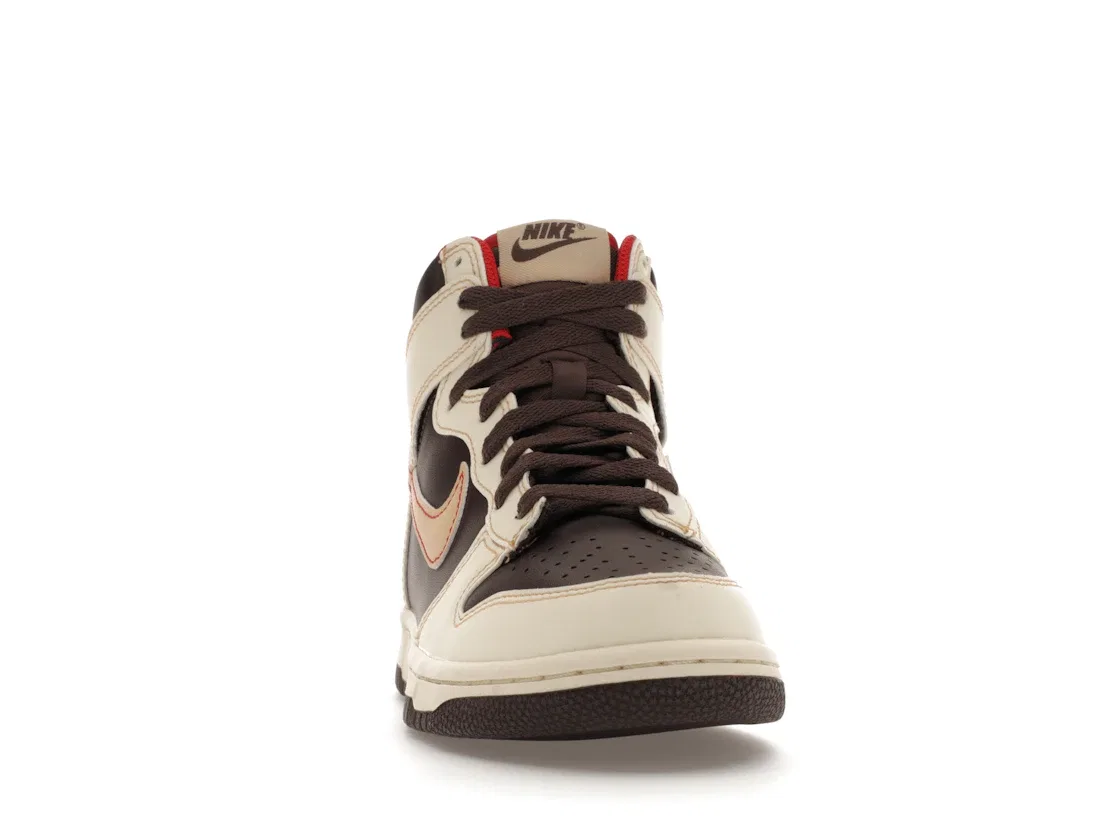 Детские кроссовки высокие с принтом Nike Dunk High Nike, Baroque Brown/Sesame/Coconut Milk/Mystic Red — фото 2