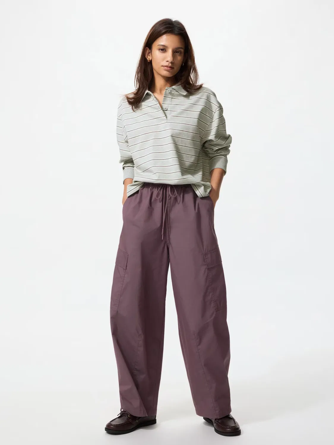 Объемные брюки Uniqlo, короткие, темно-фиолетовые